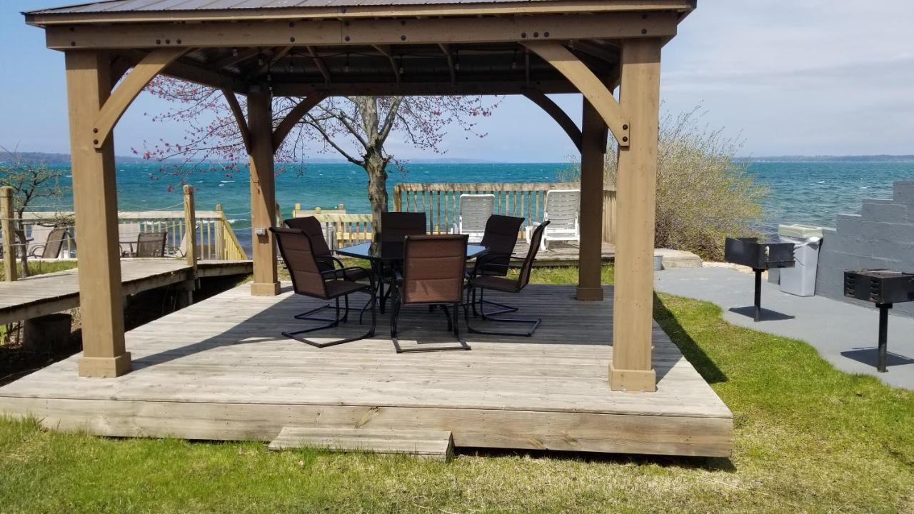 Brio Beach Inn Traverse City Buitenkant foto