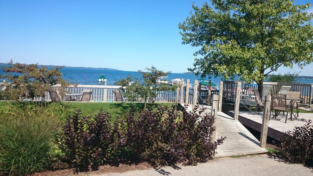 Brio Beach Inn Traverse City Buitenkant foto