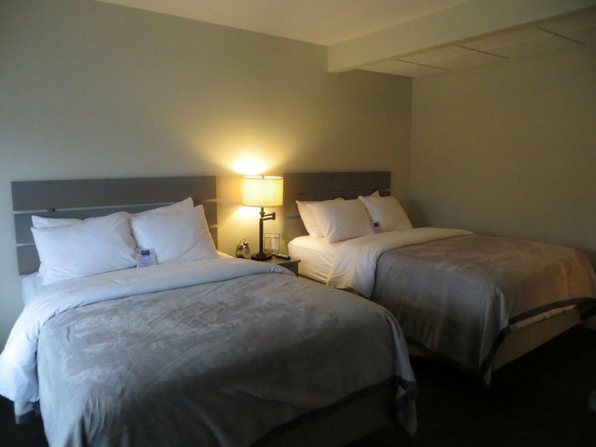 Brio Beach Inn Traverse City Buitenkant foto