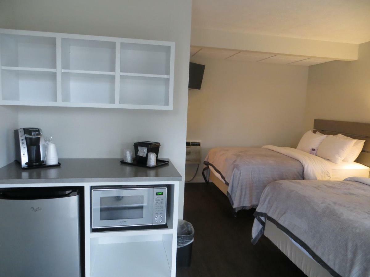 Brio Beach Inn Traverse City Buitenkant foto