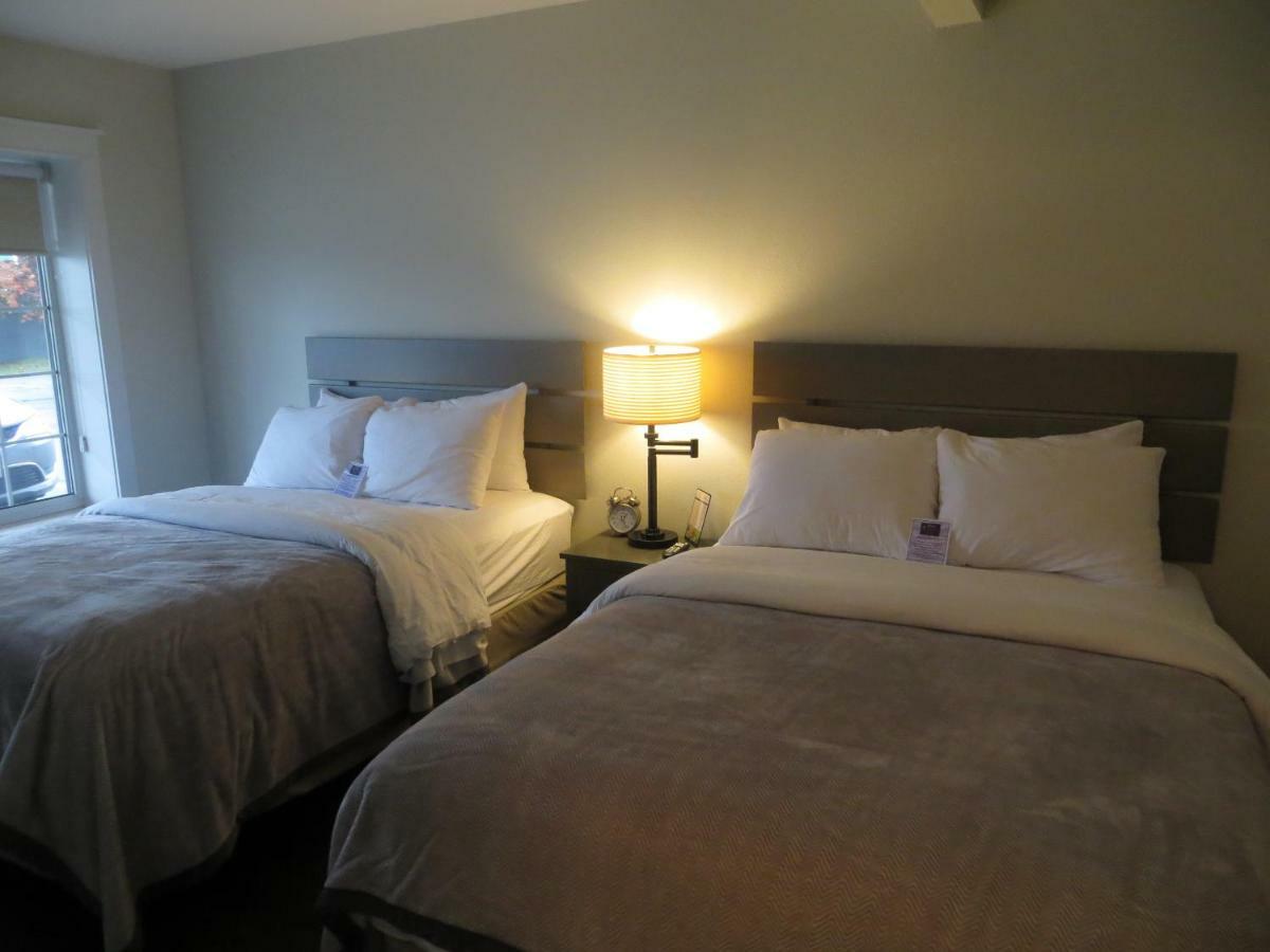 Brio Beach Inn Traverse City Buitenkant foto