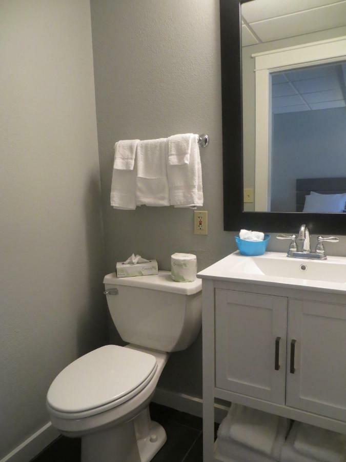 Brio Beach Inn Traverse City Buitenkant foto