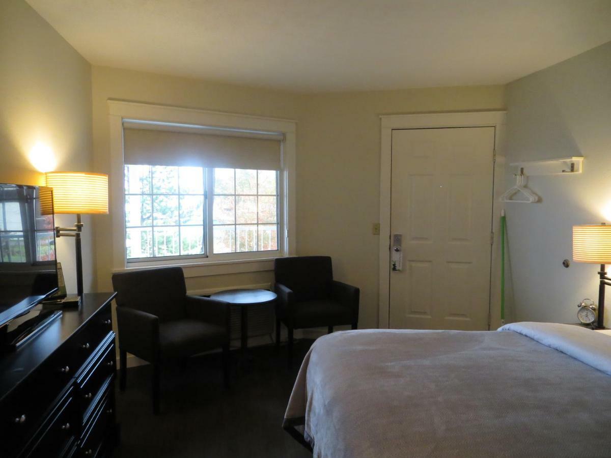 Brio Beach Inn Traverse City Buitenkant foto