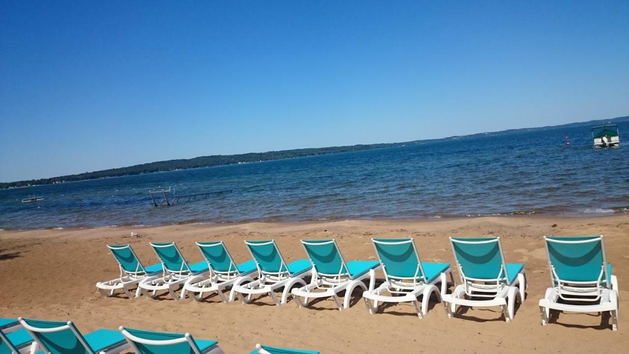 Brio Beach Inn Traverse City Buitenkant foto
