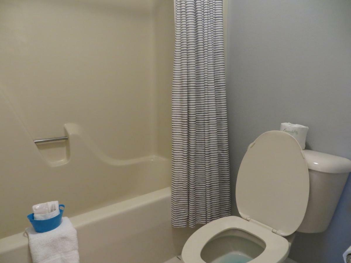 Brio Beach Inn Traverse City Buitenkant foto
